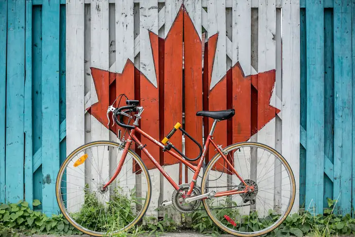 Posso trabalhar de casa de outro país Canadá?