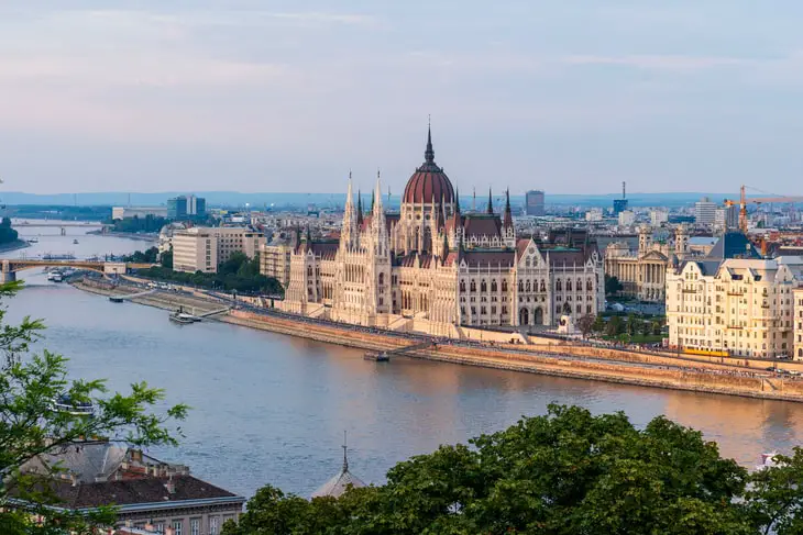 Visado y permisos para trabajar desde casa en Hungría